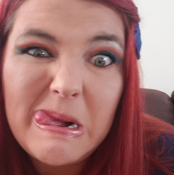 Meet your Posher, Joelanna - Picture 2 of 4